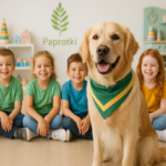 Dzieci w przedszkolu Paprotka w Opolu bawiące się z psem-terapeutą podczas zajęć z dogoterapii