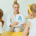 Rozwój mowy u dziecka – kiedy do logopedy?